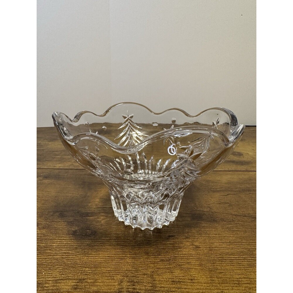 Celebrations by Mikasa Crystal Glass Christmas Night Collection Bowl 6"